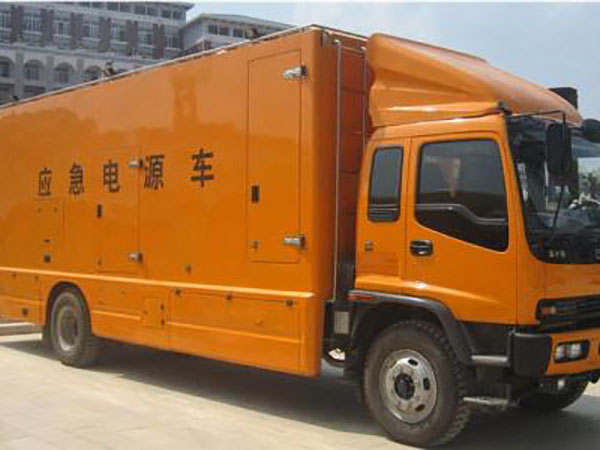 洪洞冬季柴油发电机启动前，如何检查燃油系统中的积水？